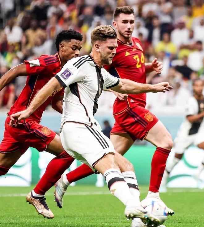 登上《ELLE》杂志，邦马蒂：现在杰出女性也能做年轻人的榜样（邦马蒂登上《ELLE》：当代优秀女性亦可成为青年典范）